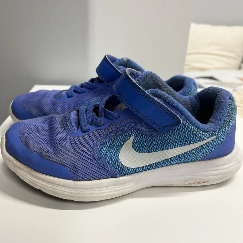 Free with bundle-Nike Boys Sneakers Size 1 Blue Running Shoes Velcro Lace - Picture 2 of 4
